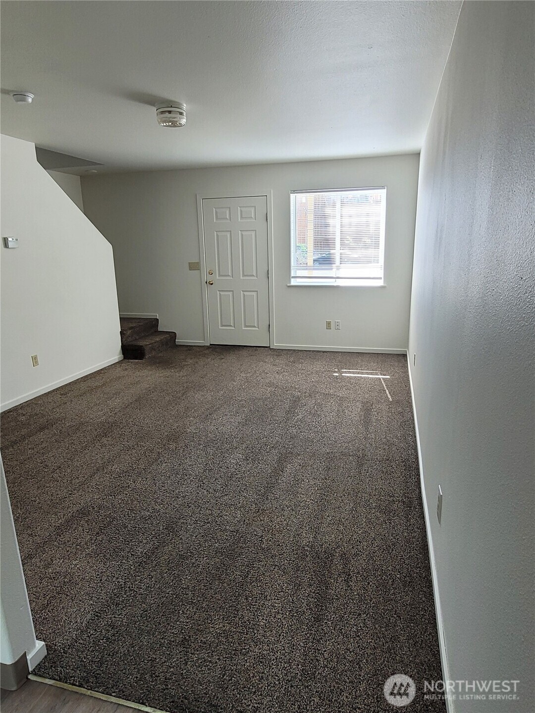 1830 West Crouse Street Moses Lake, WA 98837 - Photo 11 of 17 an empty room with a window