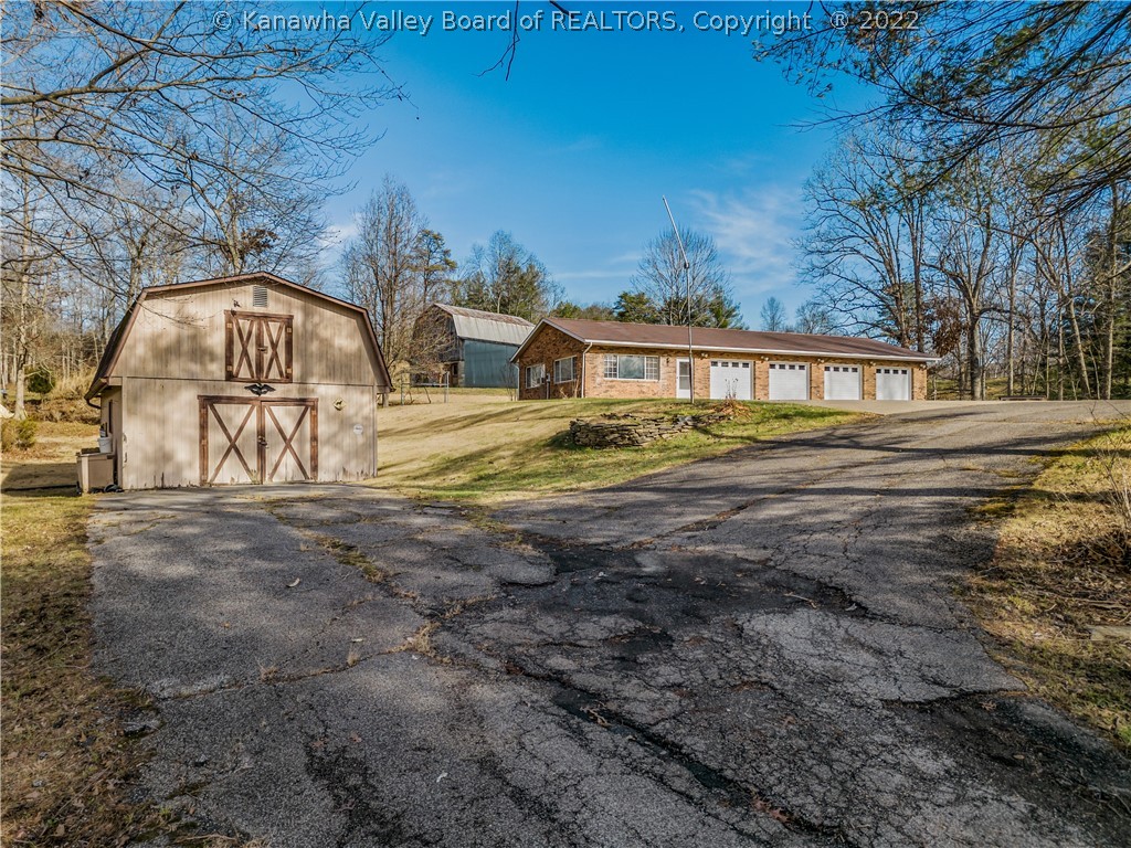 12334 Charleston Road Kenna, WV 25248 - Photo 4 of 36 Gallery Image 4