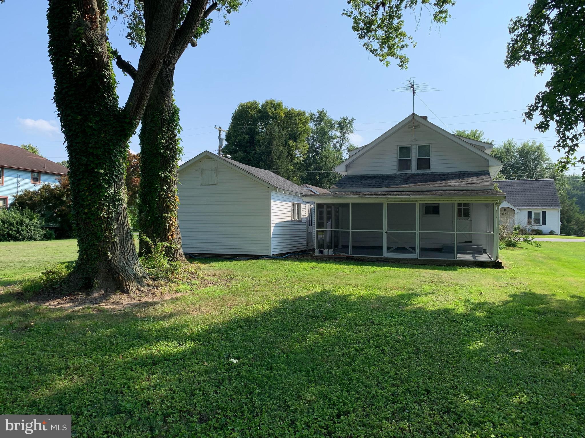 20 Delaware Avenue Salem, NJ 08079 - Photo 21 of 34 back of house & garage