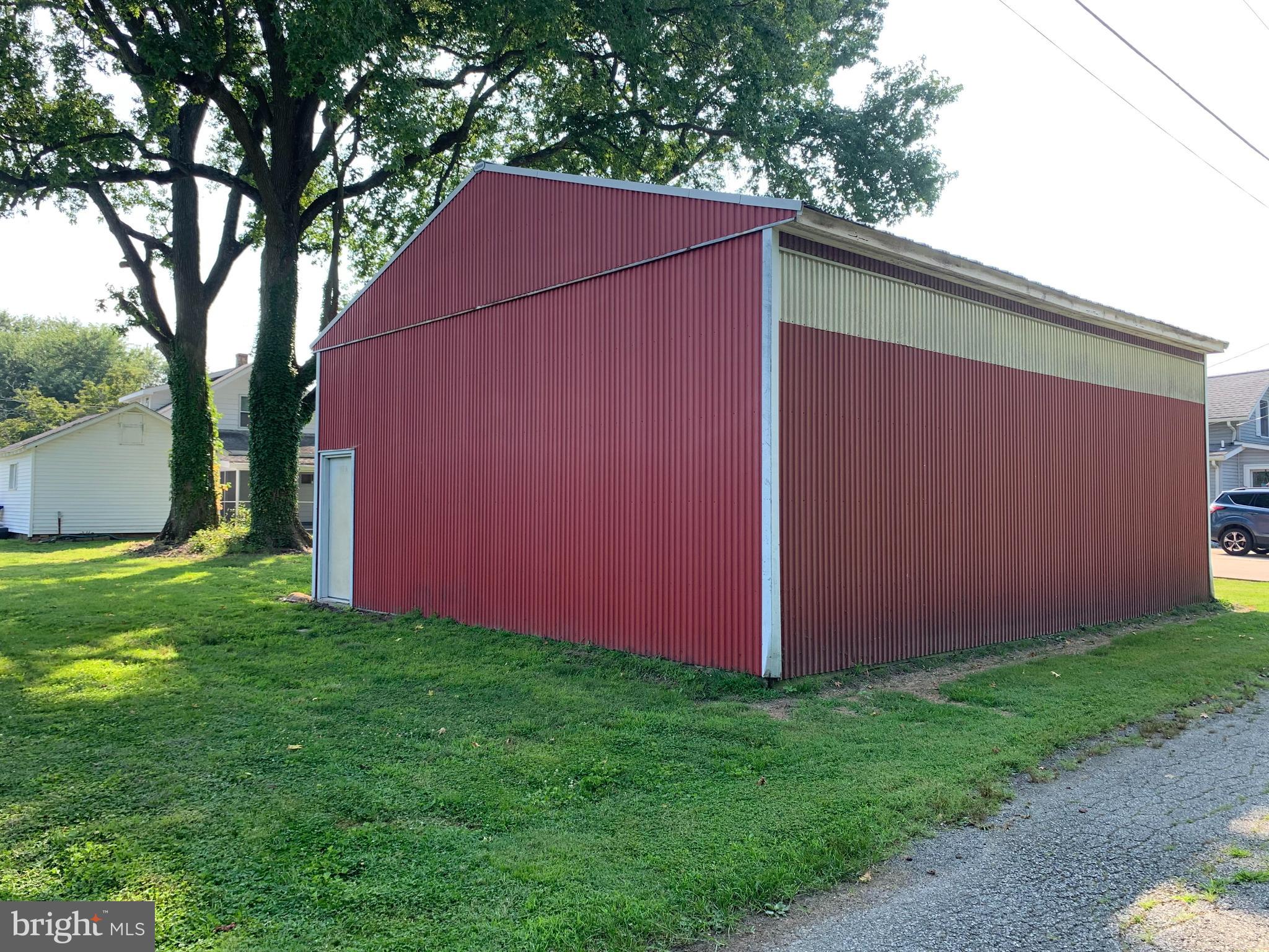 20 Delaware Avenue Salem, NJ 08079 - Photo 25 of 34 back of pole barn from rear ally