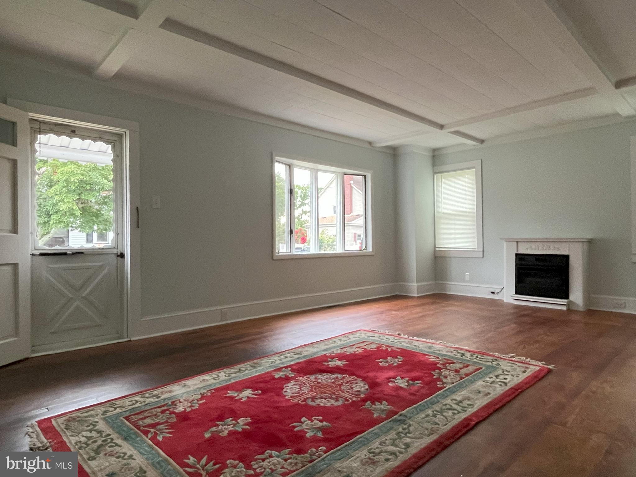 20 Delaware Avenue Salem, NJ 08079 - Photo 3 of 34 living room