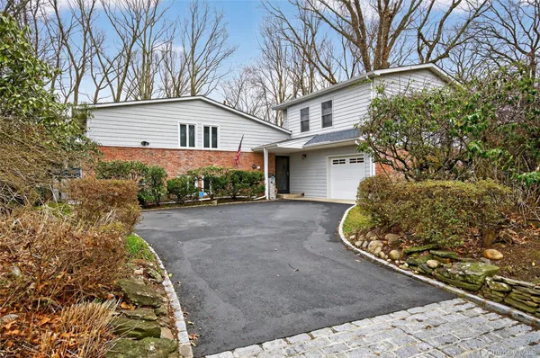 $1,299,999 | 43 Highwood Road, East Norwich, NY 11732