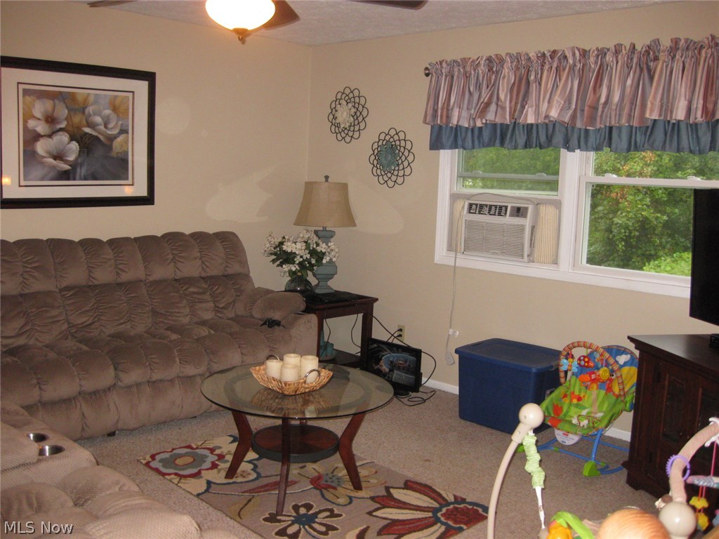 1215 Oak Tree Road Akron, OH 44320 - Photo 2 of 17 Gallery Image 2