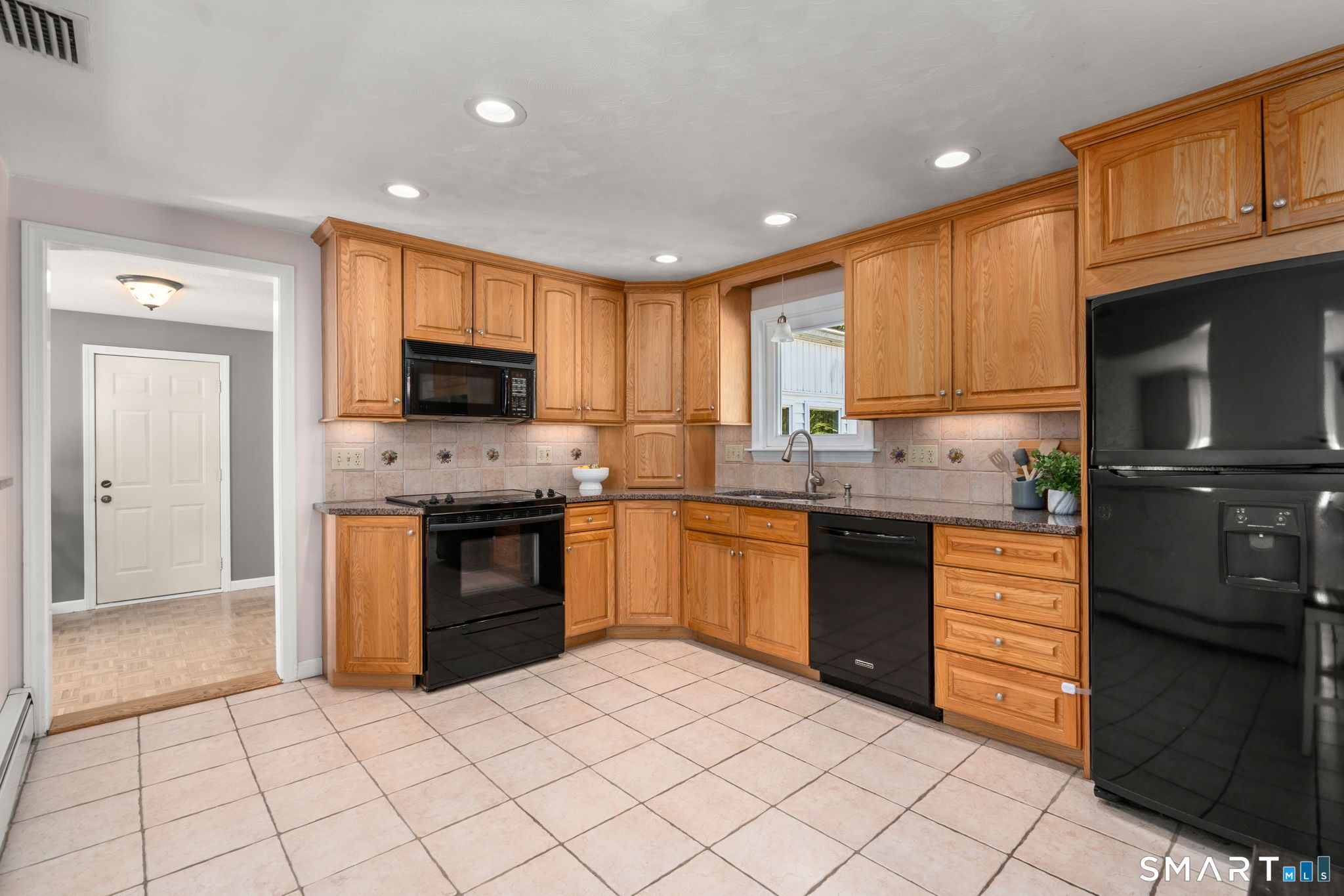 28 Fairfield Road Enfield, CT 06082 - Photo 7 of 34 Gallery Image 7