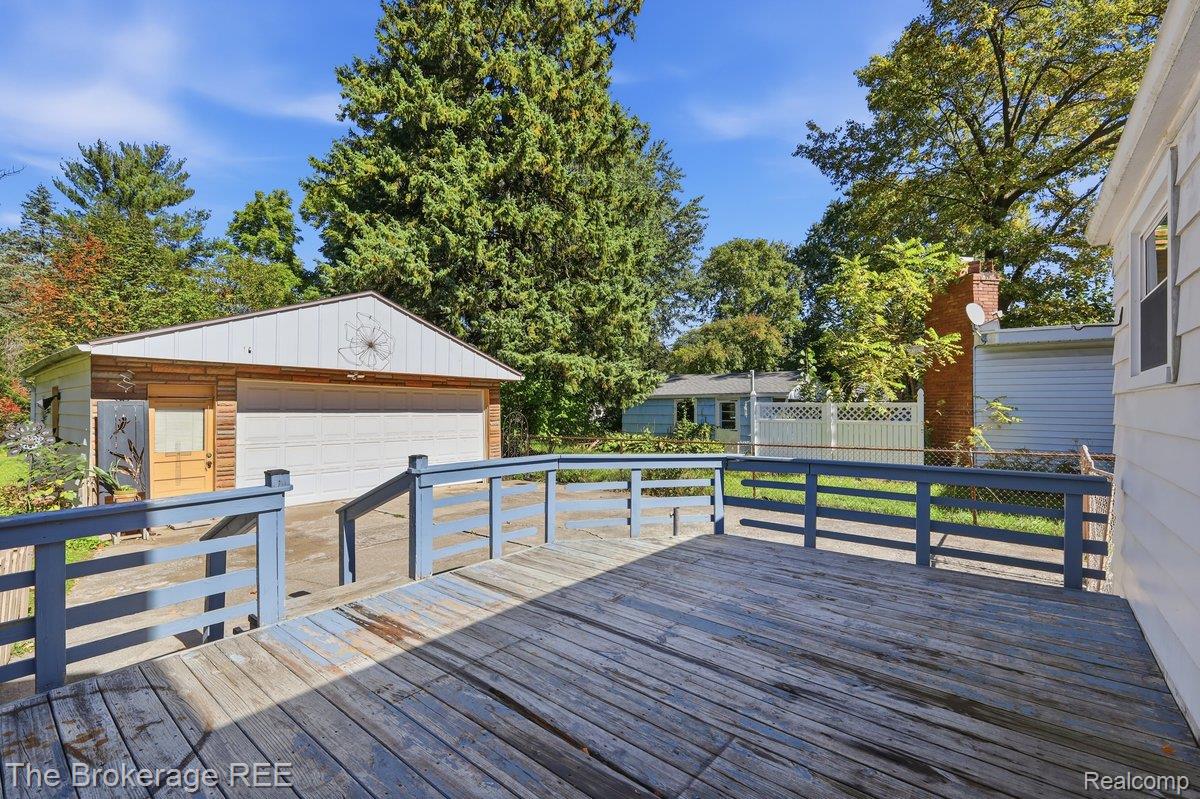 613 East Atherton Road Flint, MI 48507 - Photo 37 of 42 Expansive outdoor deck with blue-painted railings