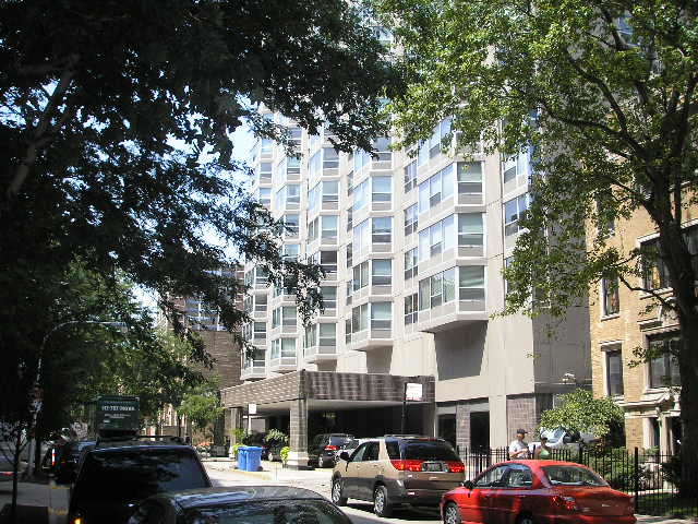 720 West Gordon Terrace, Unit 8L Chicago, IL 60613 - Photo 2 of 15 a building view