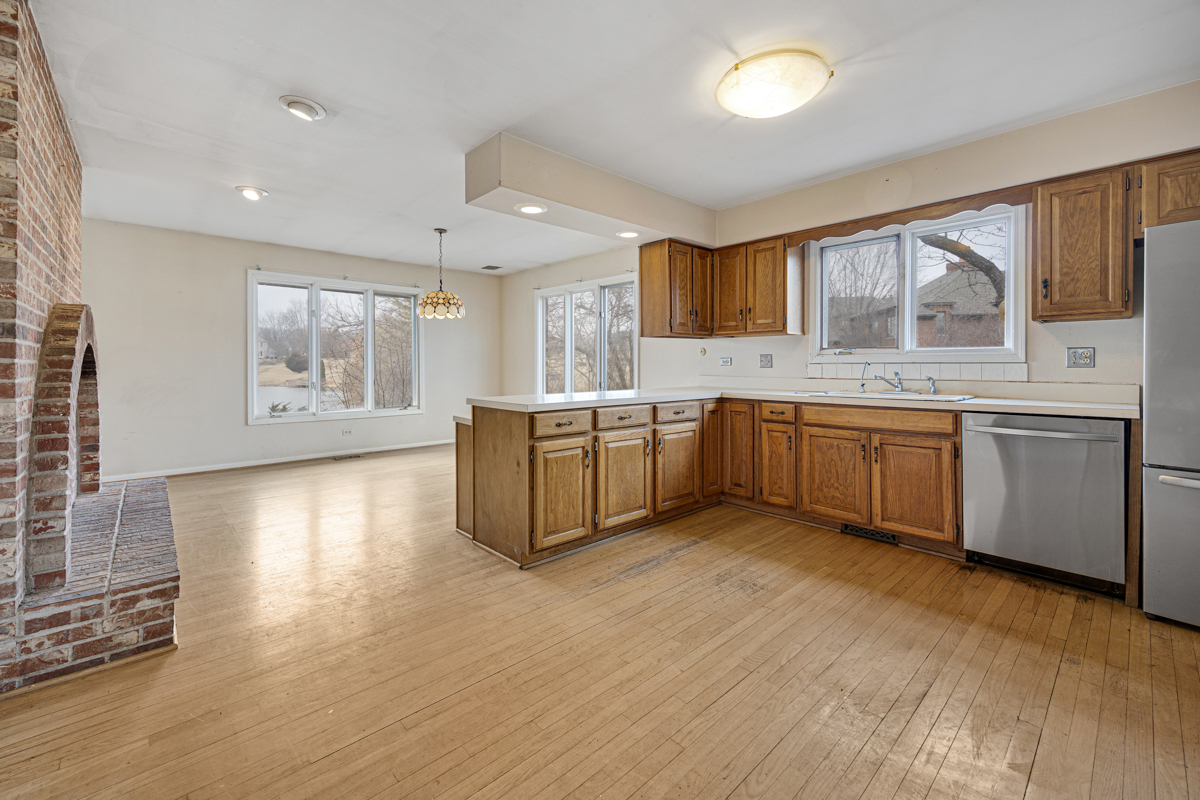 13 Lexington Road South Barrington, IL 60010 - Photo 11 of 32 Gallery Image 11