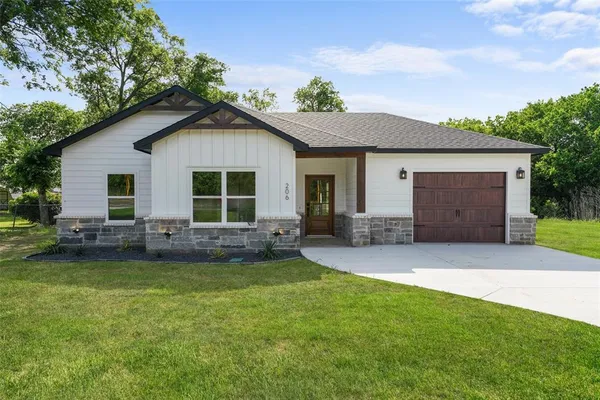 $315,000 | 206 Farm To Market 308, Milford, TX 76670