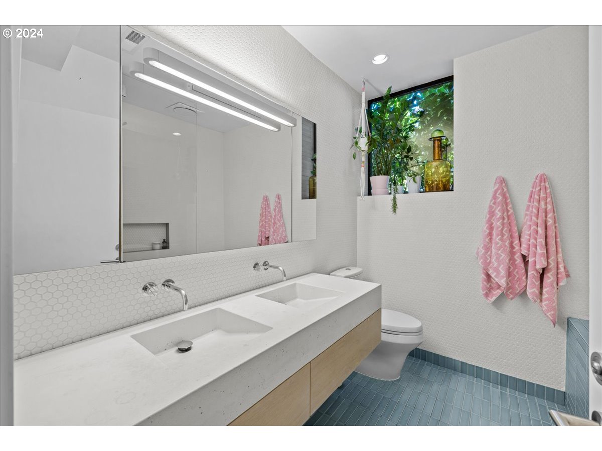 3204 Southwest Upper Cascade Drive Portland, OR 97205 - Photo 31 of 40 a bathroom with a sink and a mirror