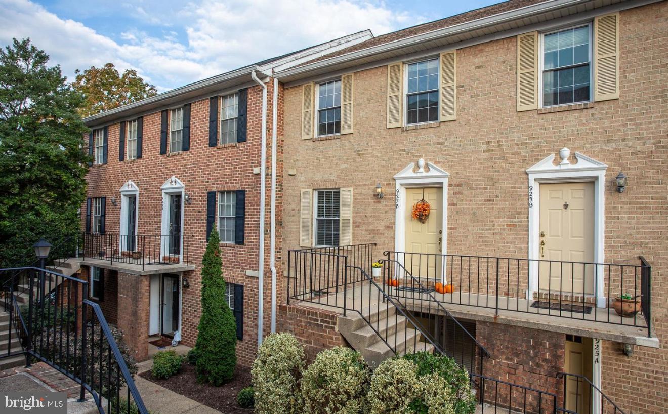 927 South Rolfe Street, Unit 2 Arlington, VA 22204 - Photo 1 of 17 front view of a house with a fence