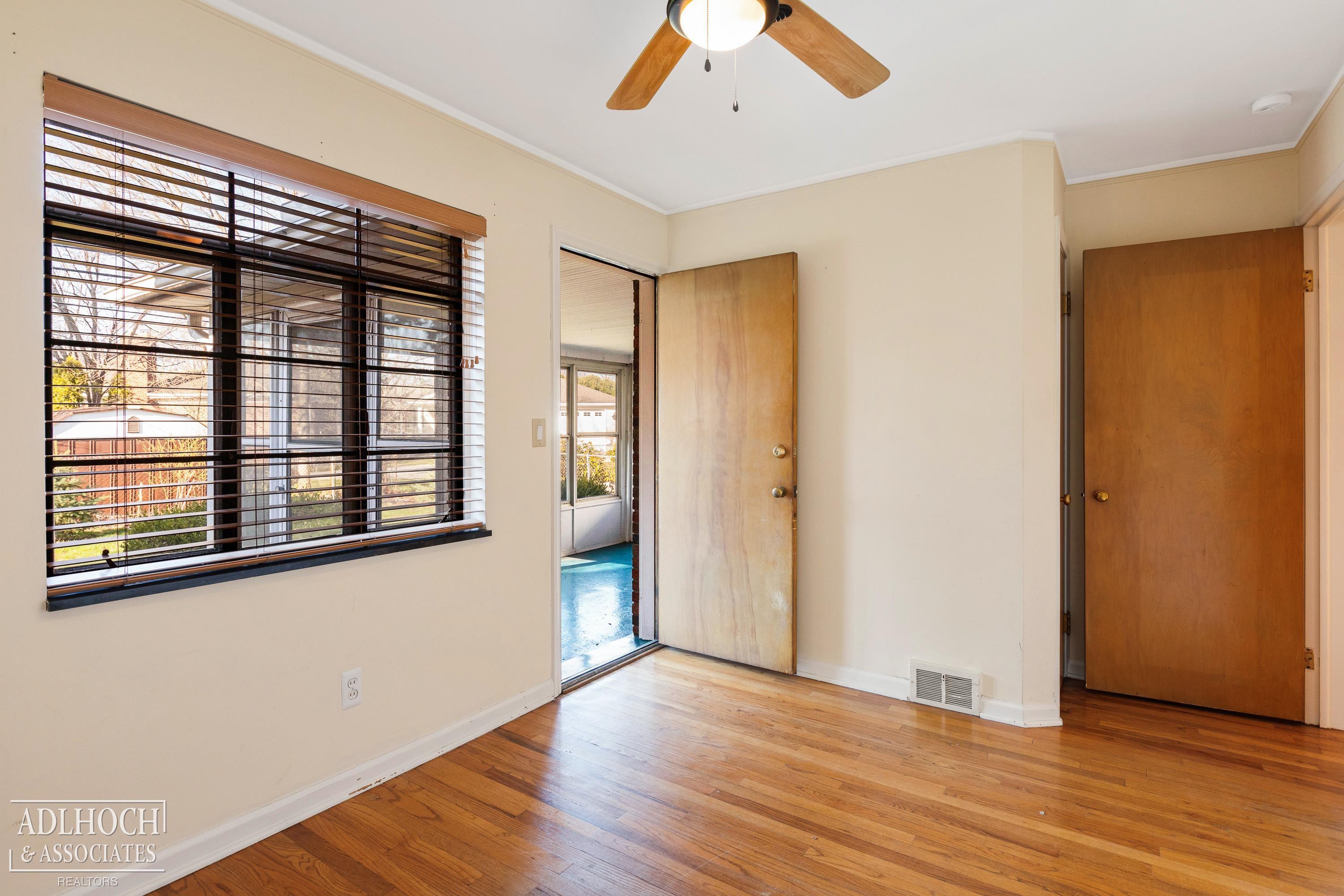 1373 Torrey Road Grosse Pointe, MI 48236 - Photo 18 of 22 50105745-20.JPG
