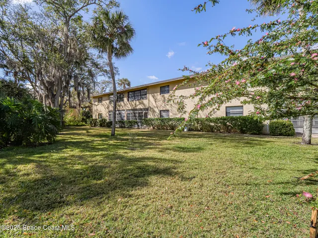$184,900 | 400 18th Street, Unit J8, Vero Beach, FL 32960