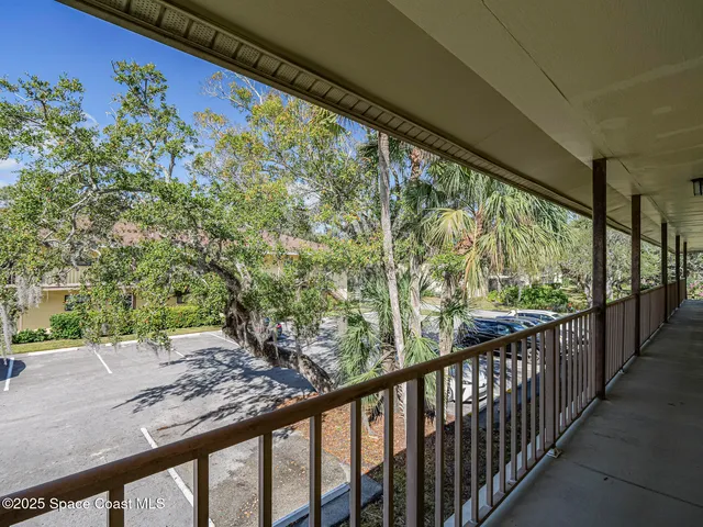 $184,900 | 400 18th Street, Unit J8, Vero Beach, FL 32960