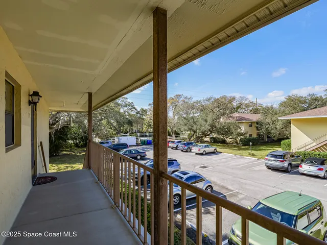 $184,900 | 400 18th Street, Unit J8, Vero Beach, FL 32960