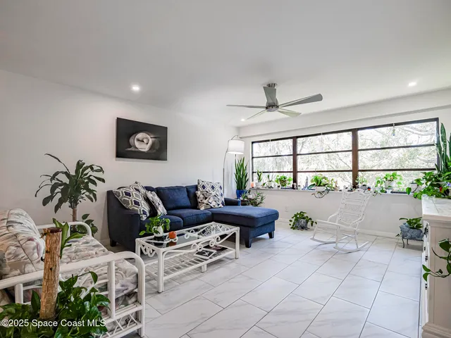 $184,900 | 400 18th Street, Unit J8, Vero Beach, FL 32960