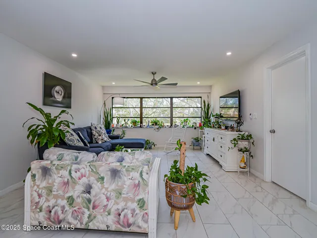 $184,900 | 400 18th Street, Unit J8, Vero Beach, FL 32960