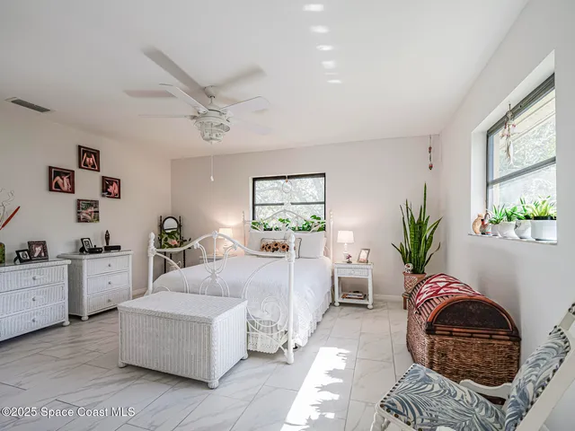 $184,900 | 400 18th Street, Unit J8, Vero Beach, FL 32960