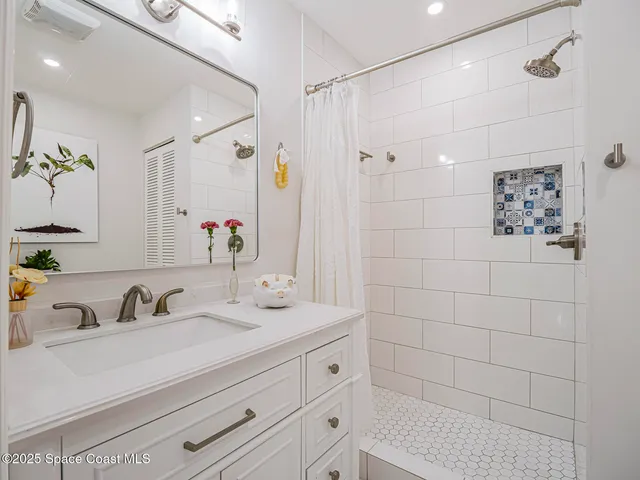 $184,900 | 400 18th Street, Unit J8, Vero Beach, FL 32960