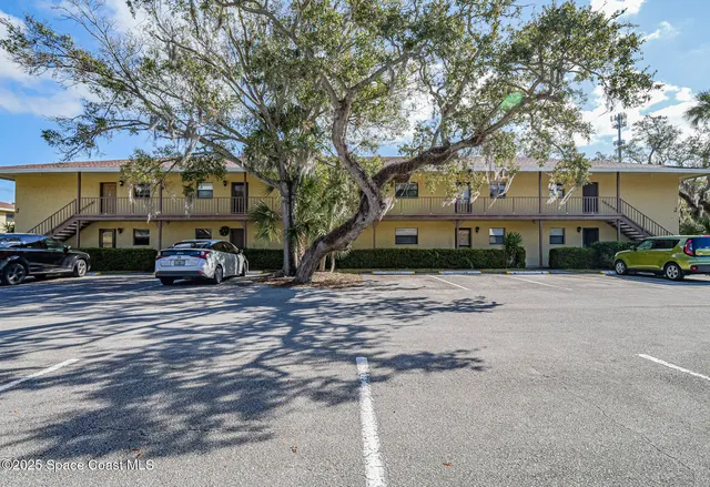 $184,900 | 400 18th Street, Unit J8, Vero Beach, FL 32960