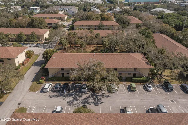 $184,900 | 400 18th Street, Unit J8, Vero Beach, FL 32960