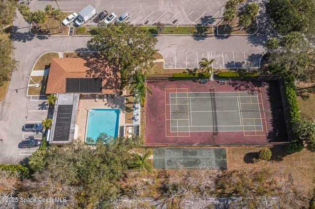 $184,900 | 400 18th Street, Unit J8, Vero Beach, FL 32960
