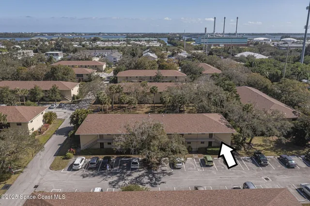 $184,900 | 400 18th Street, Unit J8, Vero Beach, FL 32960
