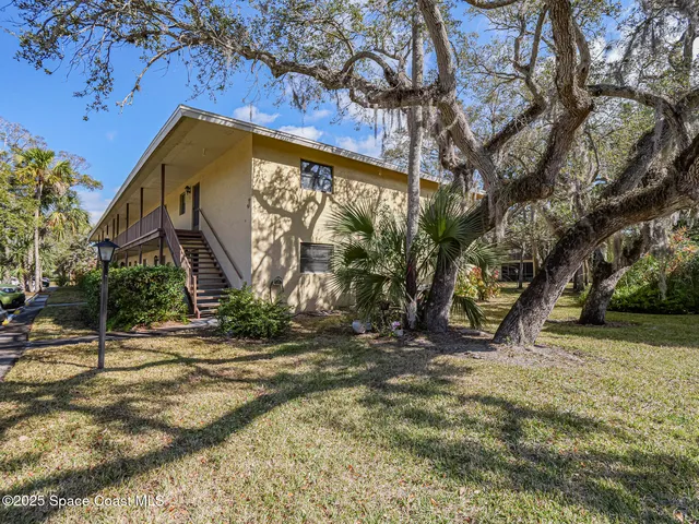 $184,900 | 400 18th Street, Unit J8, Vero Beach, FL 32960