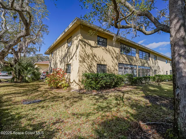 $184,900 | 400 18th Street, Unit J8, Vero Beach, FL 32960