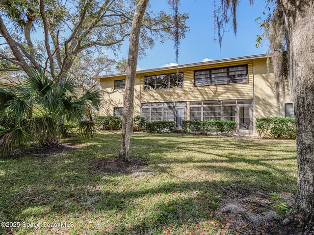 $184,900 | 400 18th Street, Unit J8, Vero Beach, FL 32960