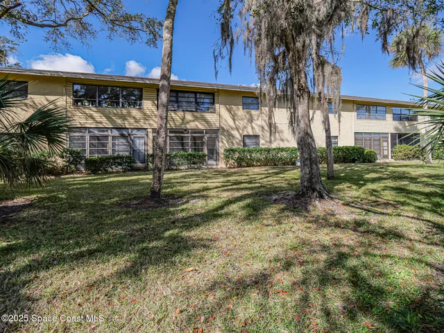 $184,900 | 400 18th Street, Unit J8, Vero Beach, FL 32960