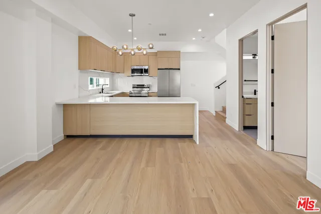 $4,858 | 11012 Hortense Street, Unit B, North Hollywood, CA 91602