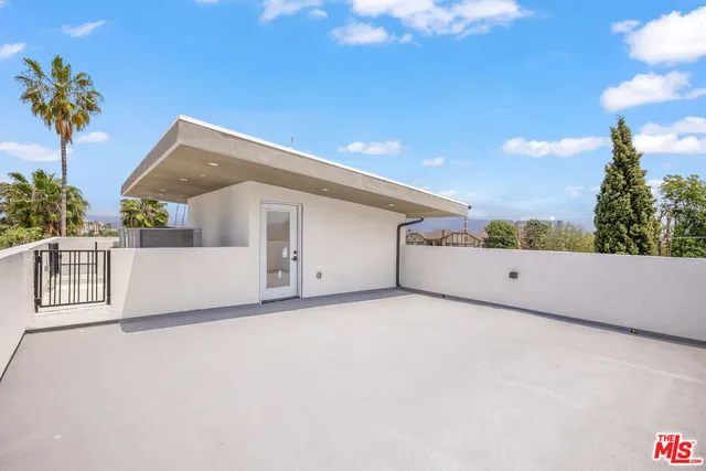 $4,858 | 11012 Hortense Street, Unit B, North Hollywood, CA 91602