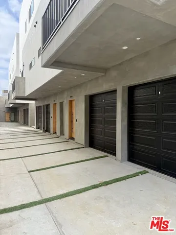 $4,858 | 11012 Hortense Street, Unit B, North Hollywood, CA 91602