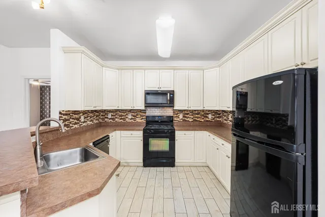 $495,000 | 414 Sloan Court, Matawan, NJ 07747