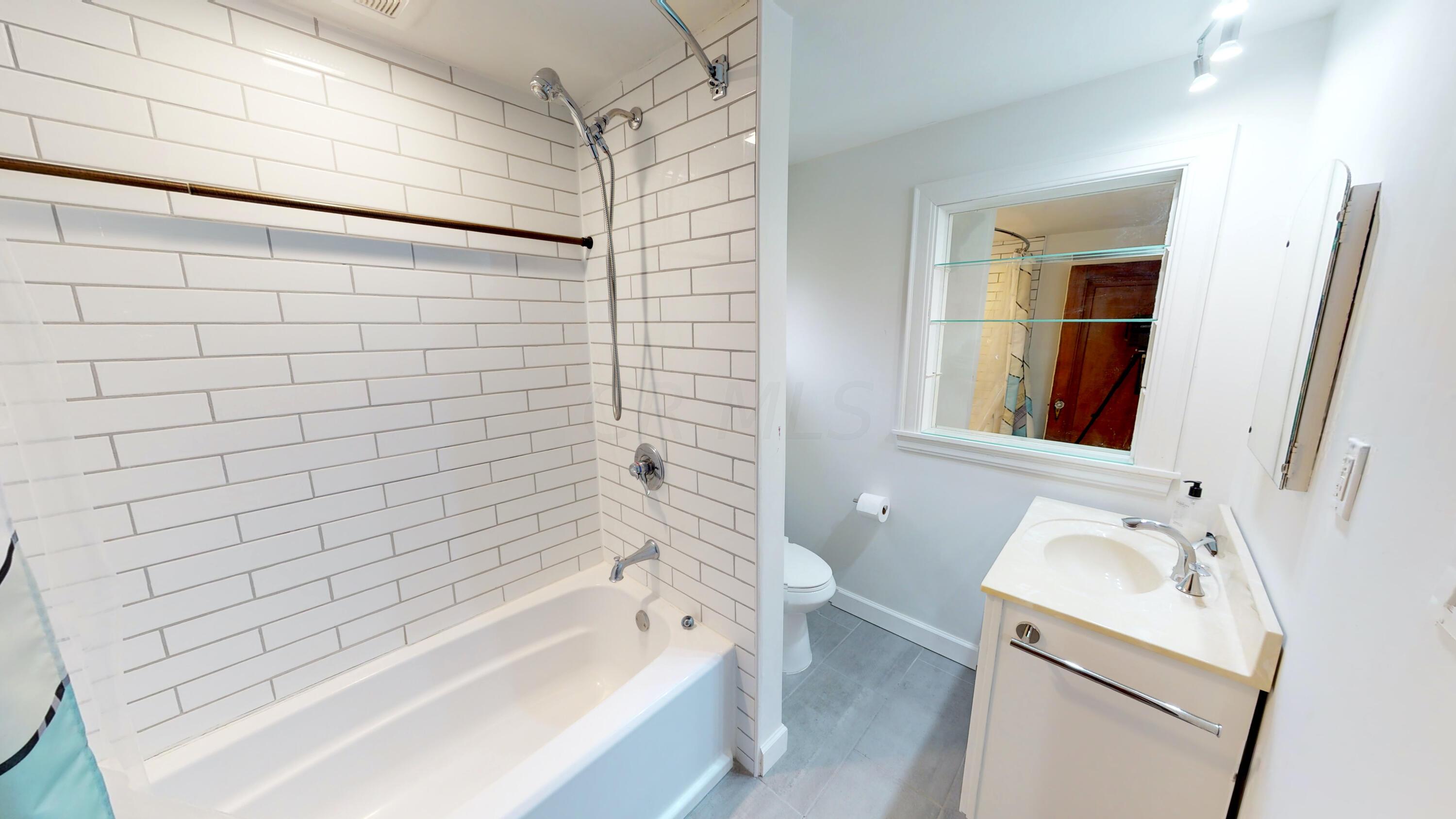 220 Jefferson Road Newark, OH 43055 - Photo 22 of 37 Full Bath