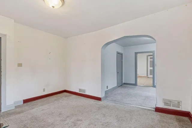 $165,000 | 849 North Woodbridge Street, St. Paul, MN 55117