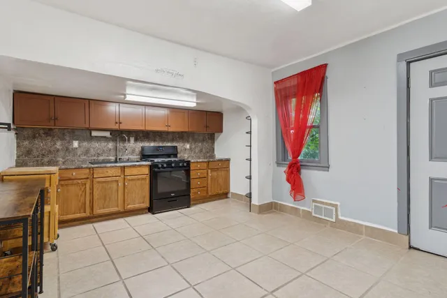 $165,000 | 849 North Woodbridge Street, St. Paul, MN 55117