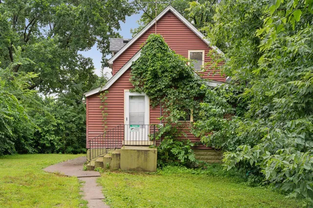 $165,000 | 849 North Woodbridge Street, St. Paul, MN 55117