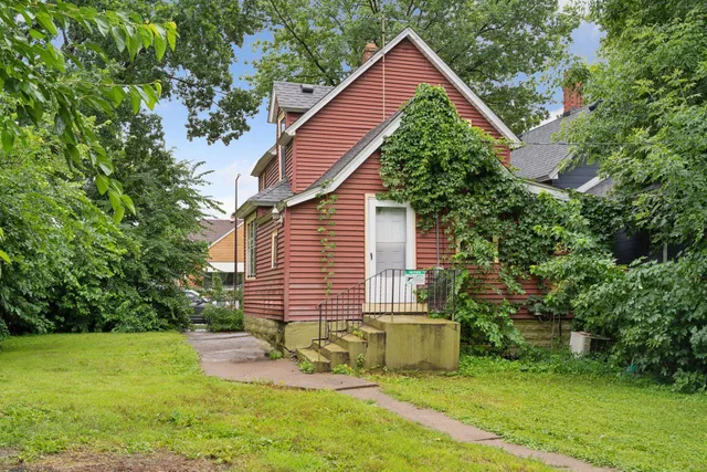 $165,000 | 849 North Woodbridge Street, St. Paul, MN 55117