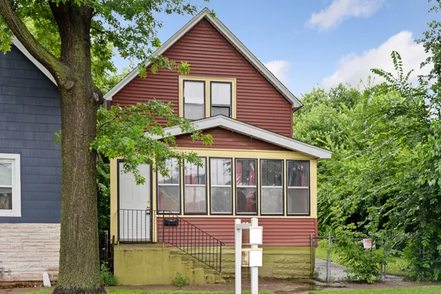 $165,000 | 849 North Woodbridge Street, St. Paul, MN 55117