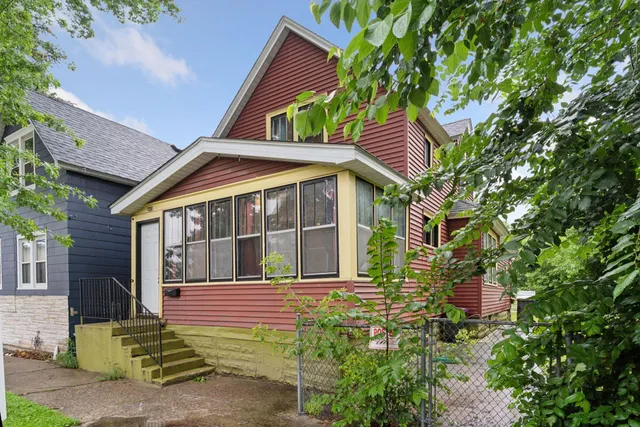 $165,000 | 849 North Woodbridge Street, St. Paul, MN 55117