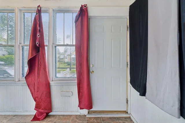 $165,000 | 849 North Woodbridge Street, St. Paul, MN 55117