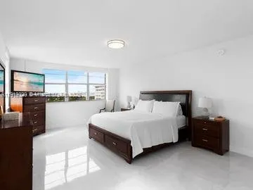 $4,100 | 5825 Collins Avenue, Unit 15A, Miami Beach, FL 33140