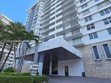 $4,100 | 5825 Collins Avenue, Unit 15A, Miami Beach, FL 33140