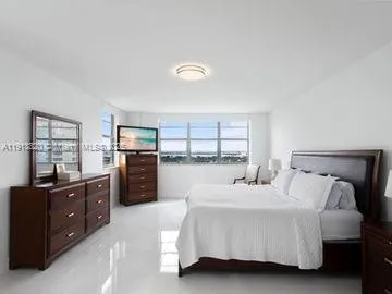 $4,100 | 5825 Collins Avenue, Unit 15A, Miami Beach, FL 33140