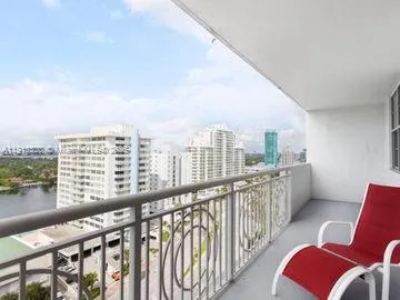 $4,100 | 5825 Collins Avenue, Unit 15A, Miami Beach, FL 33140