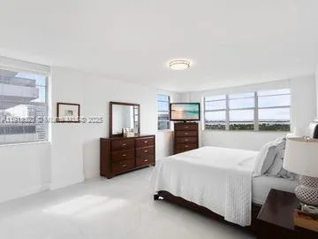 $4,100 | 5825 Collins Avenue, Unit 15A, Miami Beach, FL 33140