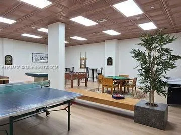 $4,100 | 5825 Collins Avenue, Unit 15A, Miami Beach, FL 33140