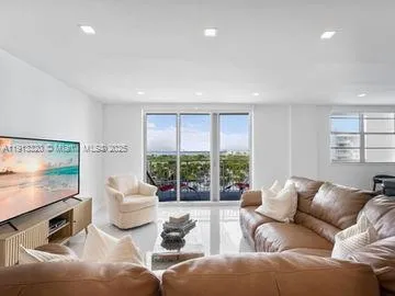 $4,100 | 5825 Collins Avenue, Unit 15A, Miami Beach, FL 33140