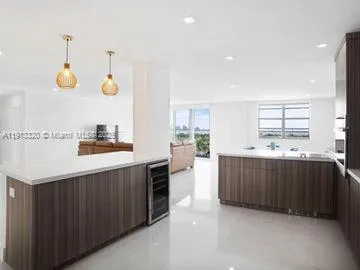 $4,100 | 5825 Collins Avenue, Unit 15A, Miami Beach, FL 33140